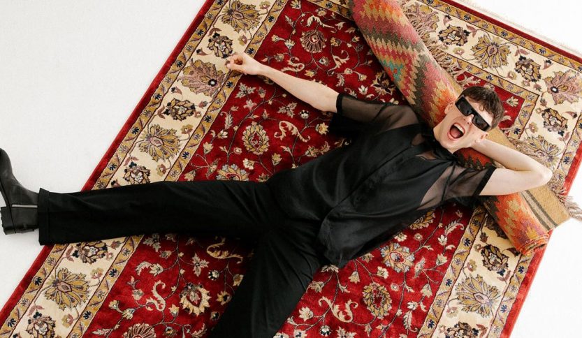 LDA su un tappeto rosso