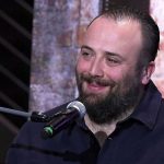 Raphael Gualazzi canta al pianoforte