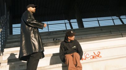 Cicco Sanchez e Loomy su una scalinata