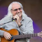 Franco Mussida in concerto con chitarra