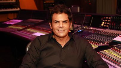 Sergio Cerruti in uno studio di registrazione