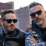 Cesare Rascel e Beppe Stanco con palazzi sullo sfondo