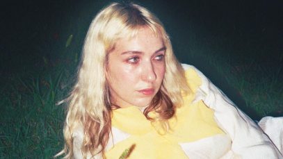 Han sdraiata sul prato