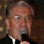 Tony Di Piazza durante un discorso