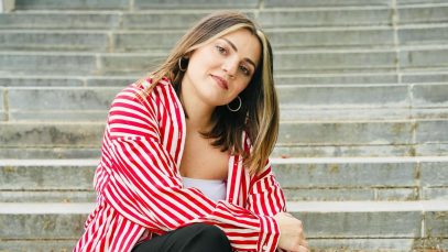 Cristina Scuccia su una scalinata