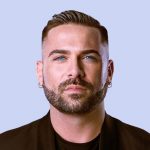 Dèlè con sfondo azzurro