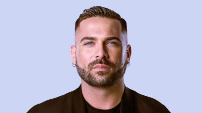 Dèlè con sfondo azzurro