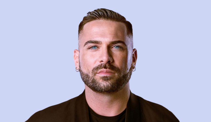 Dèlè con sfondo azzurro