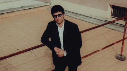 Eddie Brock su un tetto