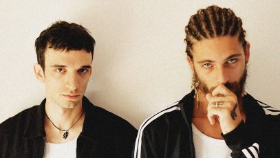 Santi Francesi con sfondo chiaro