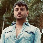 Virginio con dietro gli alberi