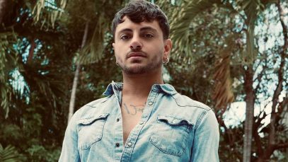 Virginio con dietro gli alberi