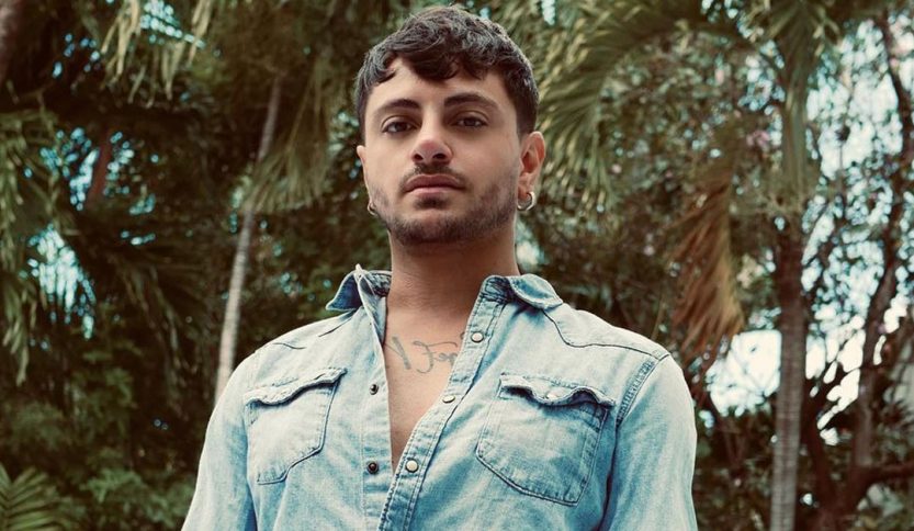 Virginio con dietro gli alberi