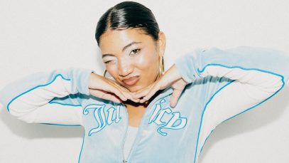 Yaraki con sfondo grigio