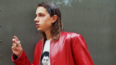 gIANMARIA con una giacca rossa