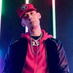 Grido con sfondo blu e luci