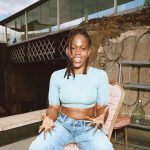 Lina Simons su un tetto