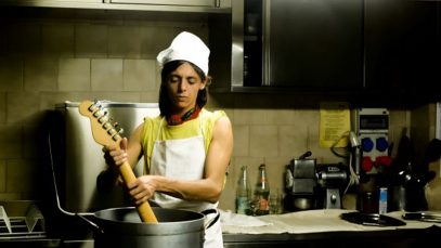 Lucio Corsi in cucina