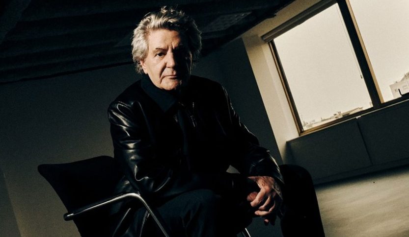 Fausto Leali con sfondo scuro