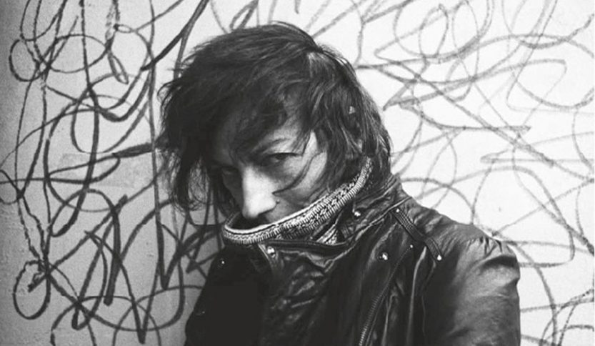 Gianna Nannini sfondo scarabocchi