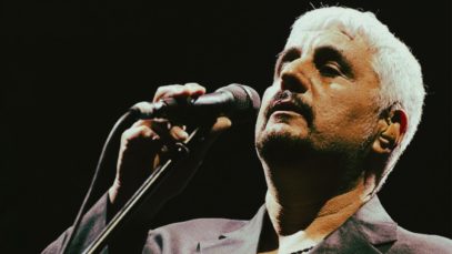 Foto d'archivio di Pino Daniele che canta