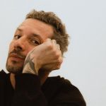 Nesli con sfondo chiaro