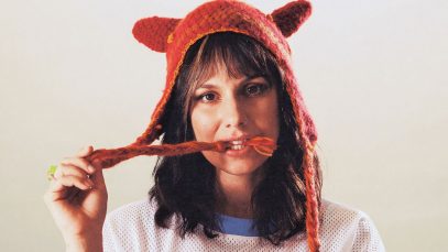 VV con un cappello rosso