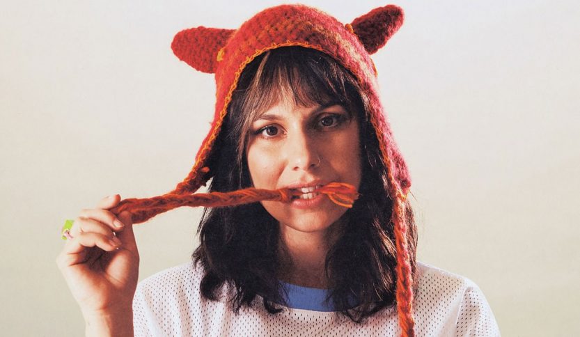 VV con un cappello rosso