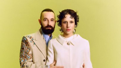 Coma_Cose con sfondo verde