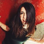 Giorgia su una stella rossa