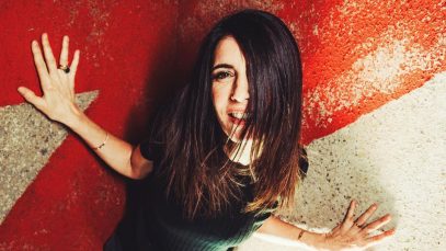 Giorgia su una stella rossa