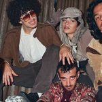 Motel 5K con una tenda dietro