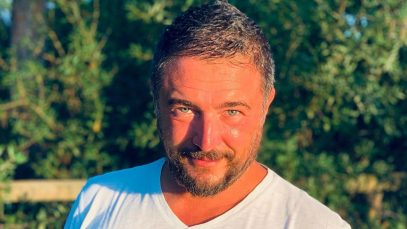 Patrizio Prata con dietro degli alberi