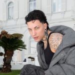 Gabriele Anakin a Sanremo con palazzo grigio