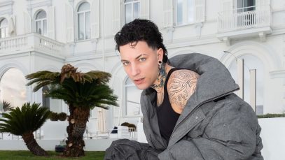 Gabriele Anakin a Sanremo con palazzo grigio