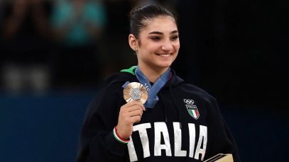 Manila Esposito con la medaglia di bronzo alle Olimpiadi di Parigi 2024