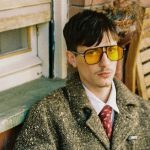 Francesco Luciani su un balcone