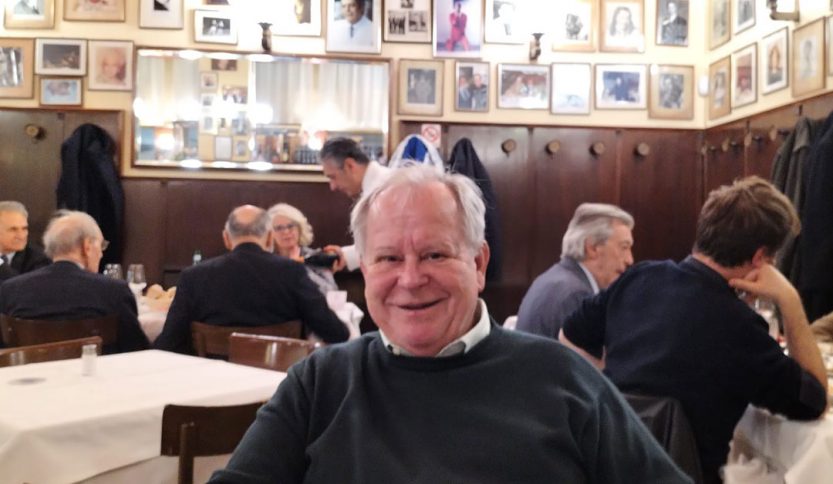 Riccardo Peroni in un ristorante