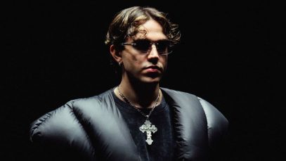 Aka 7even con sfondo nero