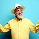 Foto Eugenio Finardi su sfondo azzurro