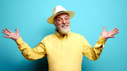 Foto Eugenio Finardi su sfondo azzurro