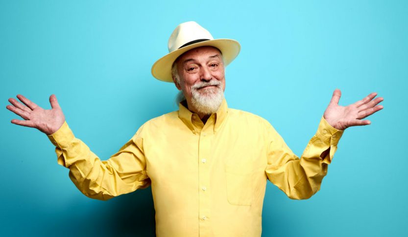 Foto Eugenio Finardi su sfondo azzurro