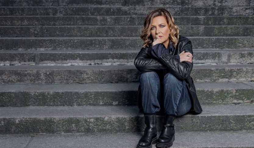 Irene Grandi sulle scale