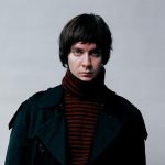 Matteo Alieno con sfondo grigio