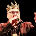 Pietro Ubaldi con una corona e sfondo nero