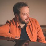 Raphael Gualazzi con un pianoforte
