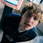 Werdn in una stanza spoglia