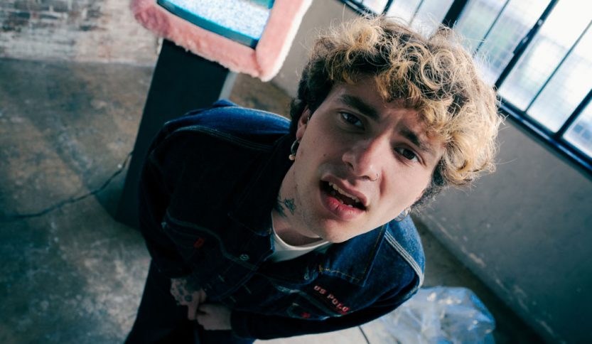 Werdn in una stanza spoglia