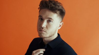 Alfa con sfondo arancio