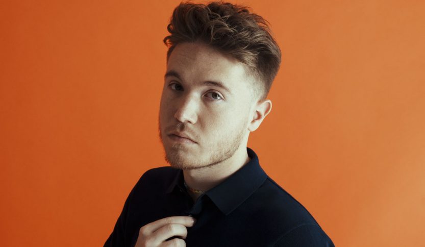 Alfa con sfondo arancio